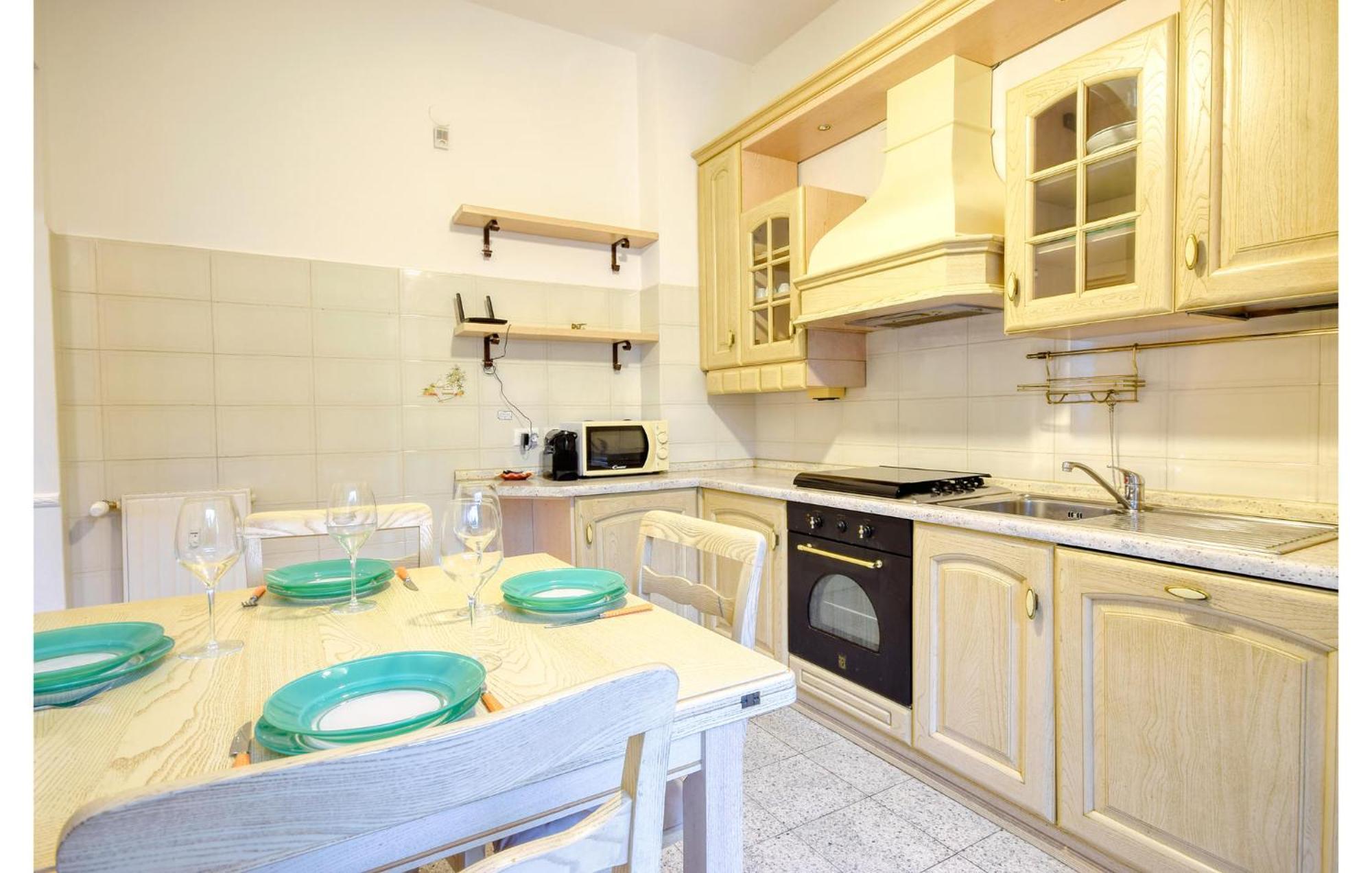 Apartment 2 Bedroom Cozy In *