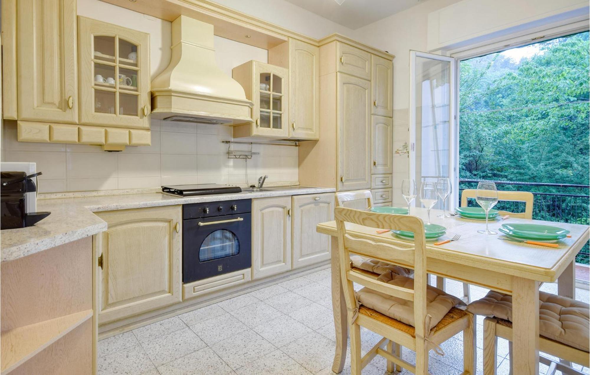 2 Bedroom Cozy In Apartment